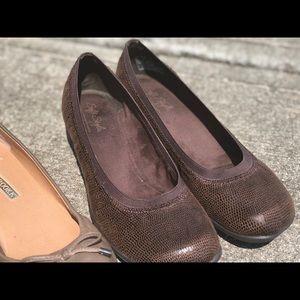 Audrey Brooke Shoes - Audrey Brooke Flats sz 8 Soft Style Wedged Flats Audrey Brooke Shoes - Audrey Brooke Flats sz 8 Soft Style Wedged Flats